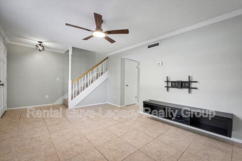 8204 Oxford Forest Dr - Photo 6 of 38