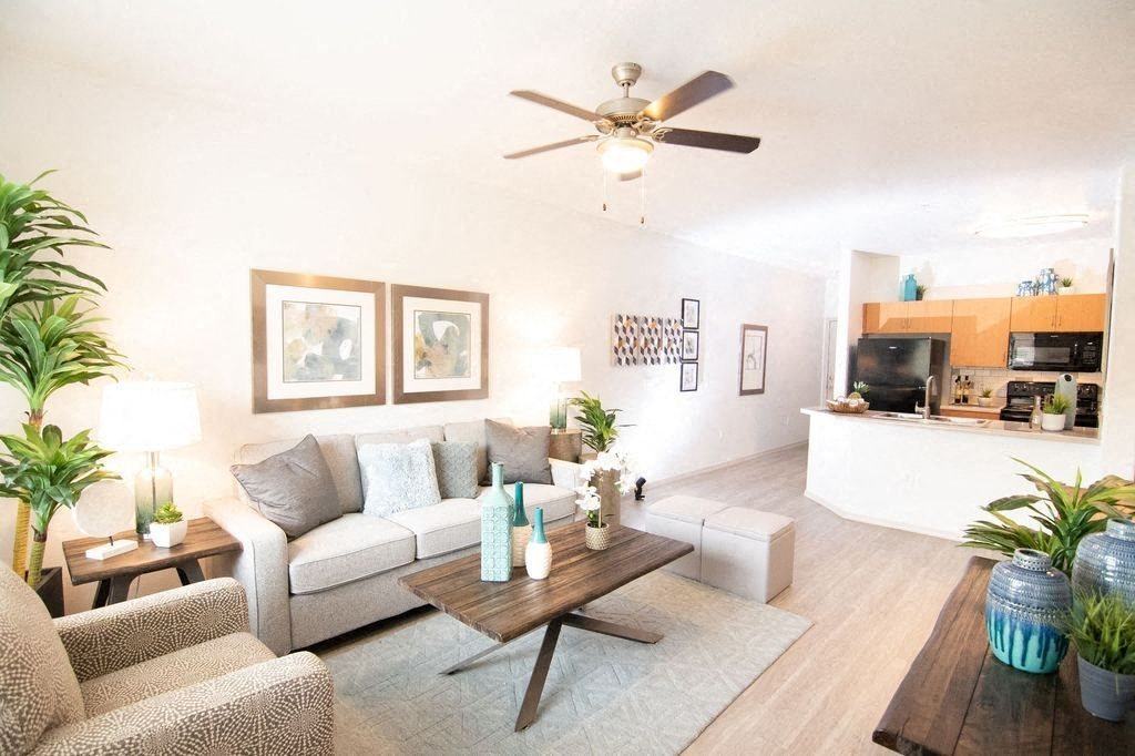 West Town Court - Photo 5 of 42