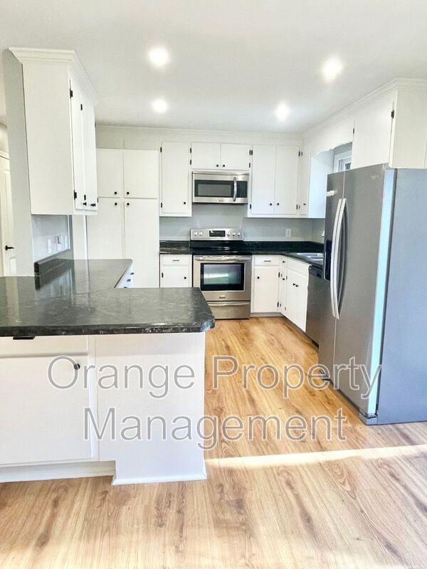 328 Wellington Way - Photo 5 of 20