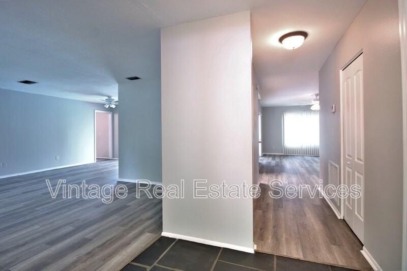 3082 Cascade Dr - Photo 2 of 30