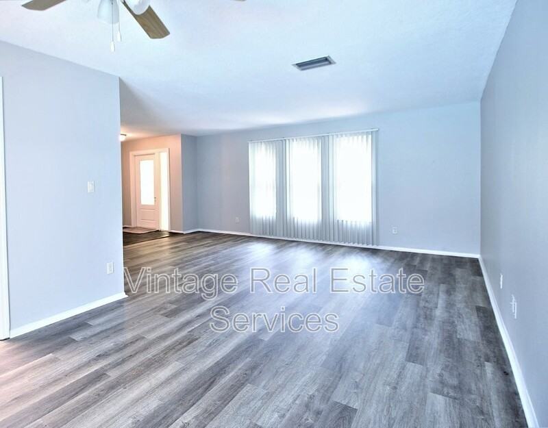 3082 Cascade Dr - Photo 4 of 30