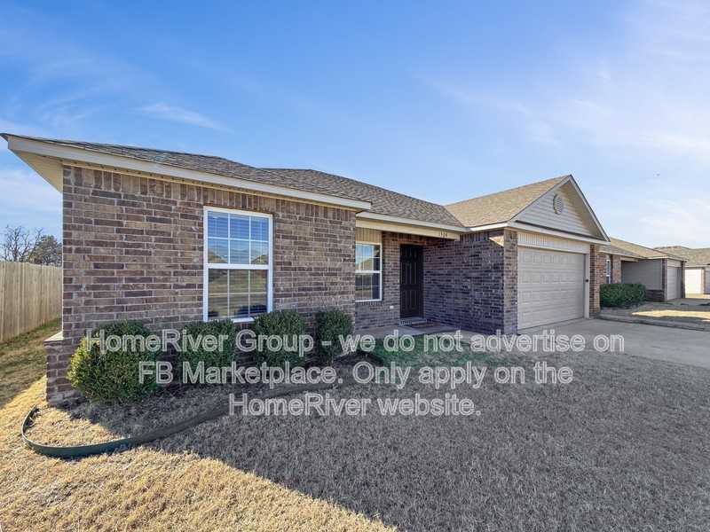 1504 Sandstone Dr - Photo 3 of 21