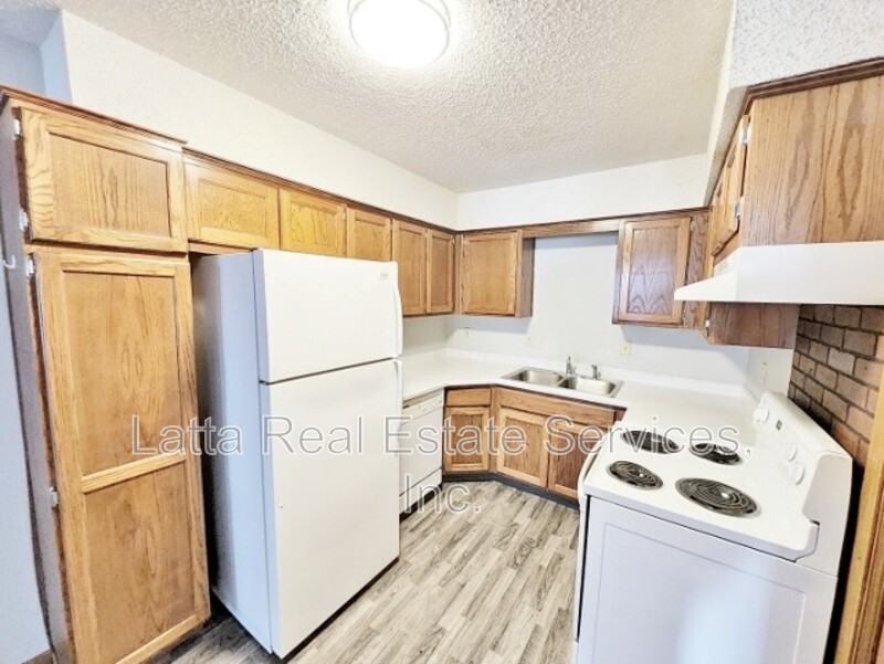 403 N Austin St - Photo 6 of 12