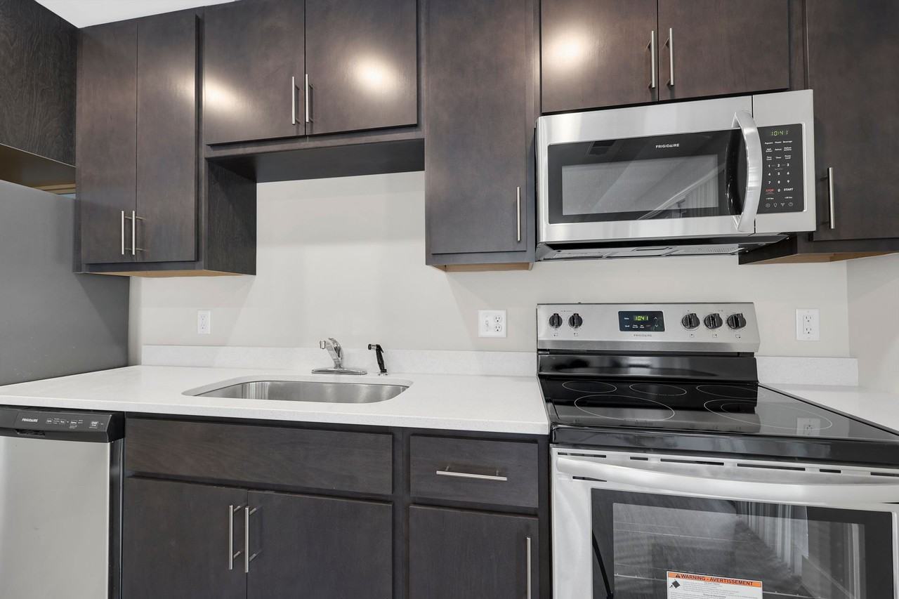 707 W Springfield Ave - Photo 3 of 50