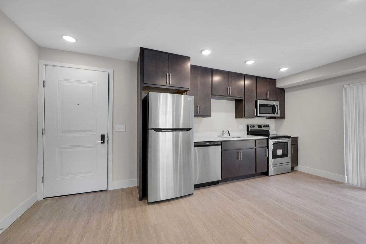 707 W Springfield Ave - Photo 5 of 50