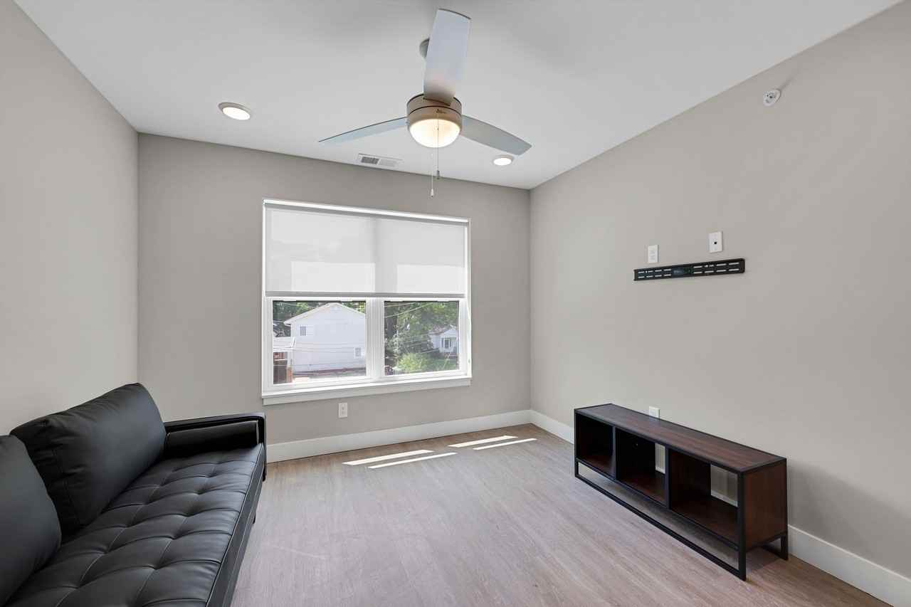 707 W Springfield Ave - Photo 6 of 50