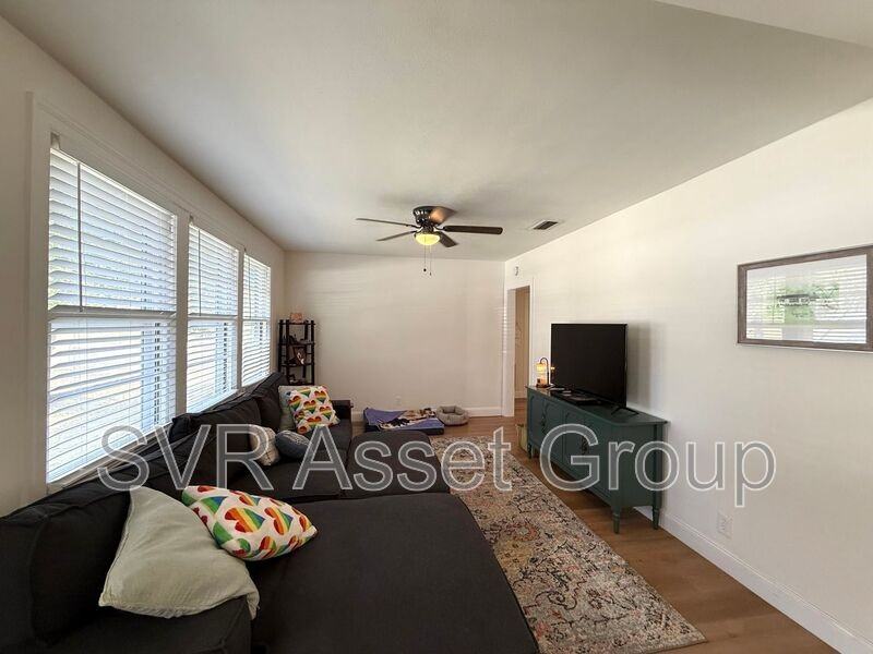 5352 Appleton Ave - Photo 3 of 11