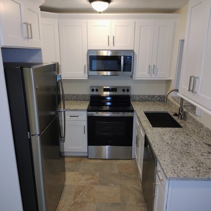 2230 Grove St S - Photo 3 of 21