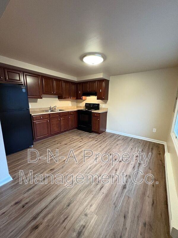 10 Adams St #F2 - Photo 3 of 9