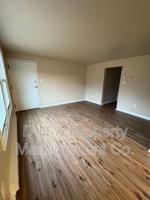 10 Adams St #F2 - Photo 4 of 9