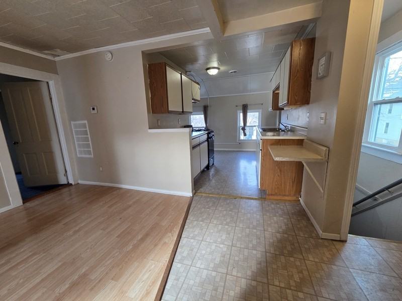 586 Bowen Street/805 E. Parkway Ave. - Photo 5 of 15