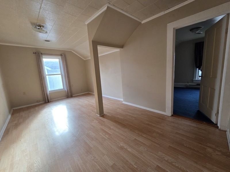 586 Bowen Street/805 E. Parkway Ave. - Photo 6 of 15