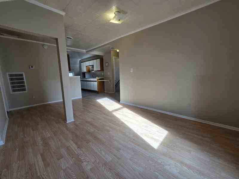 586 Bowen Street/805 E. Parkway Ave. - Photo 7 of 15