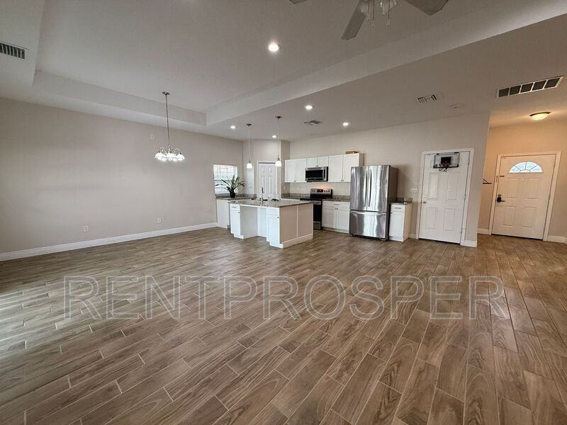 4329 Lenox Blvd - Photo 5 of 21