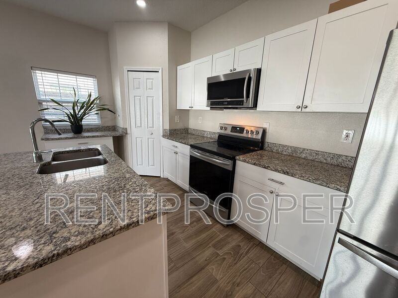 4329 Lenox Blvd - Photo 6 of 21