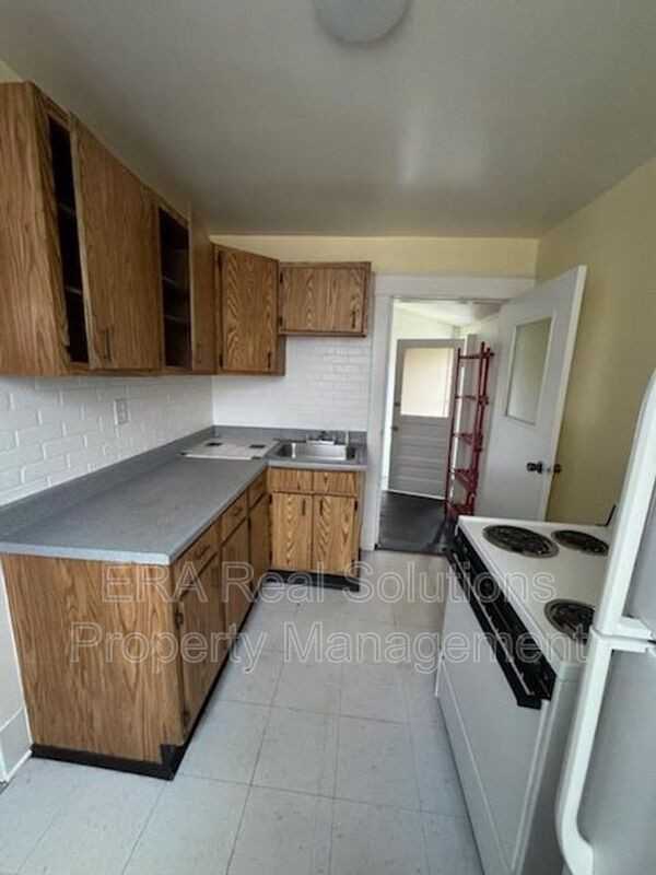 148 E South St - Photo 5 of 10