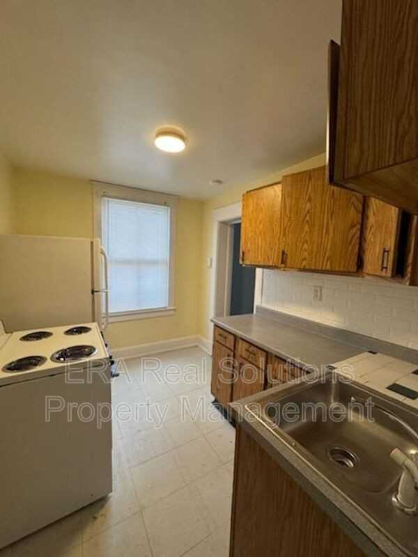 148 E South St - Photo 6 of 10