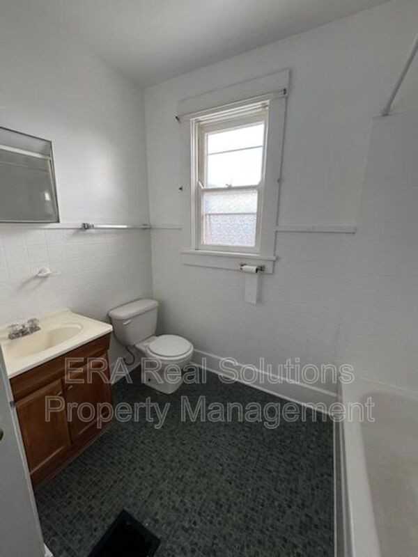 148 E South St - Photo 7 of 10