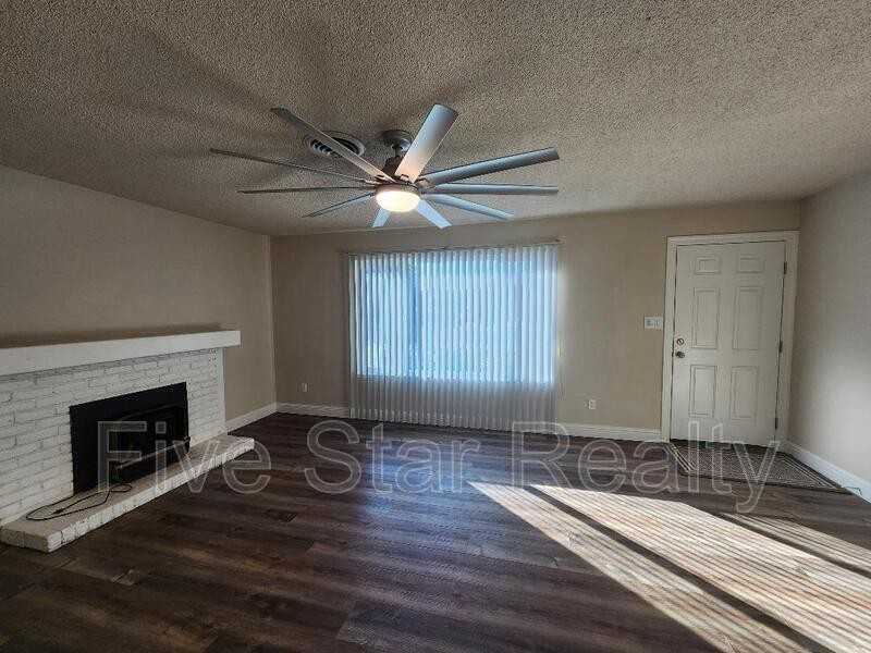 2417 Foust St - Photo 3 of 21