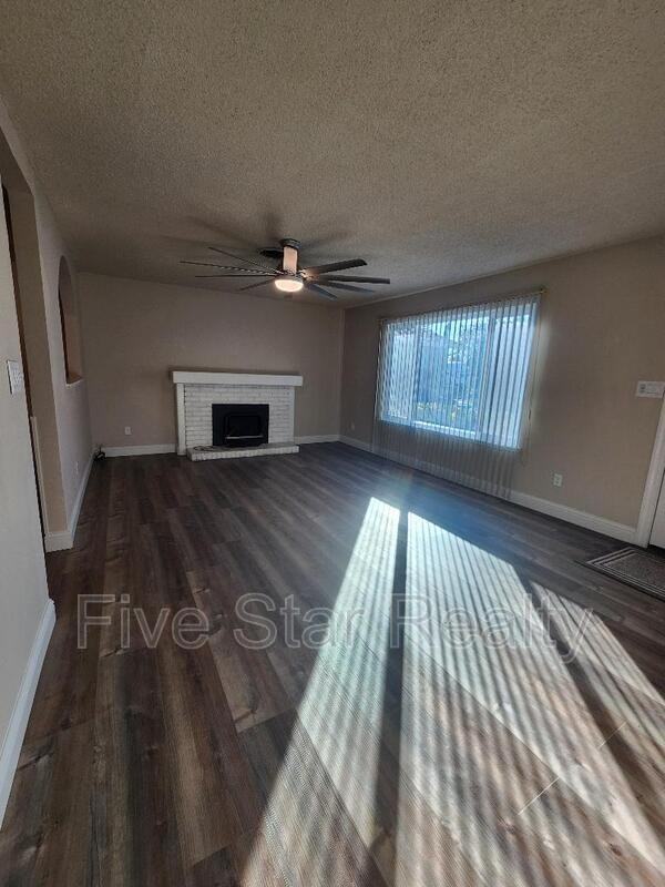 2417 Foust St - Photo 4 of 21