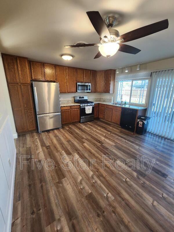 2417 Foust St - Photo 5 of 21