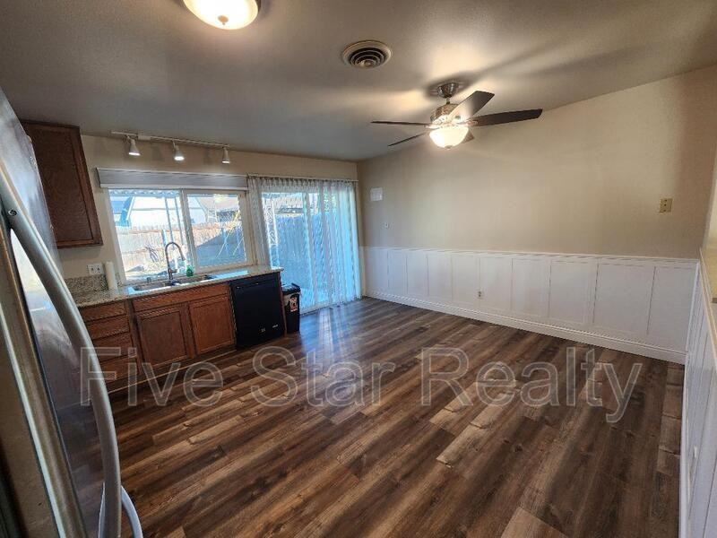 2417 Foust St - Photo 6 of 21