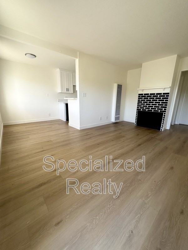 14718 Sylvan St #202 - Photo 2 of 6