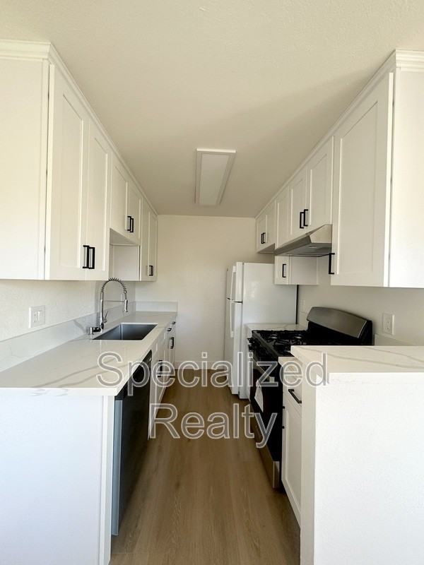 14718 Sylvan St #202 - Photo 3 of 6