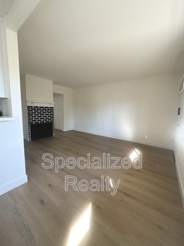 14718 Sylvan St #202 - Photo 4 of 6