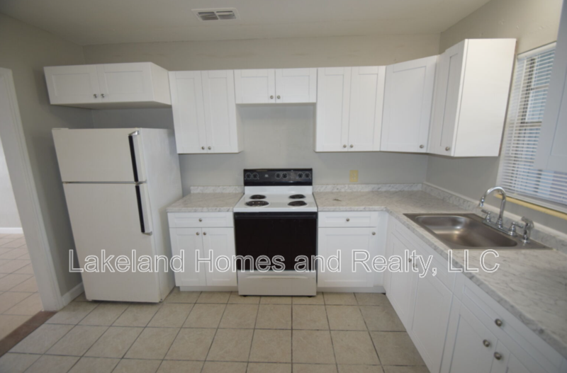 1034 Berkley Rd - Photo 7 of 18