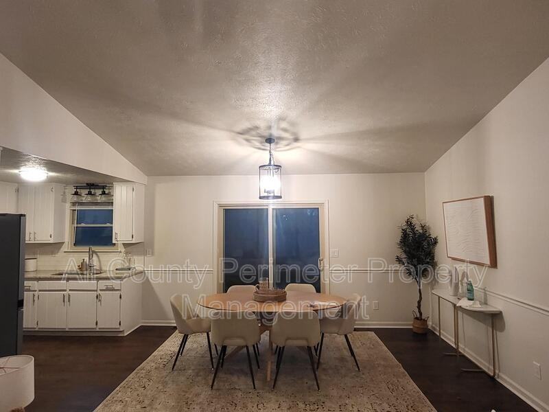 3992 Joshua Ln - Photo 5 of 15