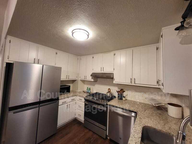 3992 Joshua Ln - Photo 7 of 15