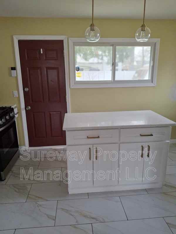 953 Terrace Blvd - Photo 4 of 14