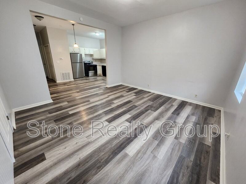 1215 S 10th St - Photo 2 of 8