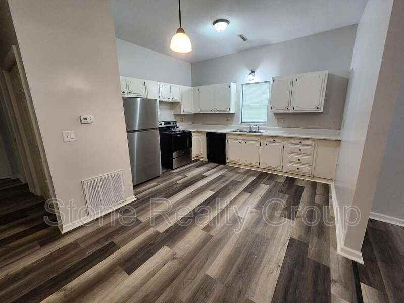 1215 S 10th St - Photo 3 of 8