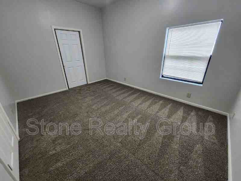 1215 S 10th St - Photo 4 of 8