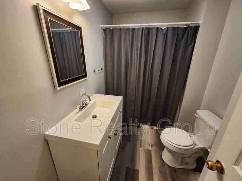 1215 S 10th St - Photo 6 of 8