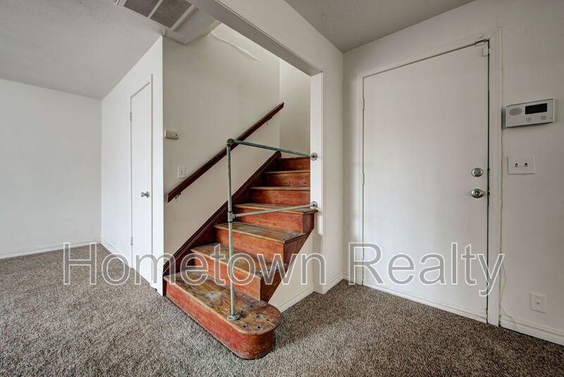 821 Ne 81st St - Photo 3 of 32