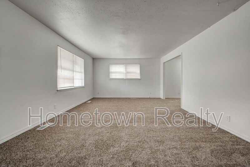 821 Ne 81st St - Photo 4 of 32