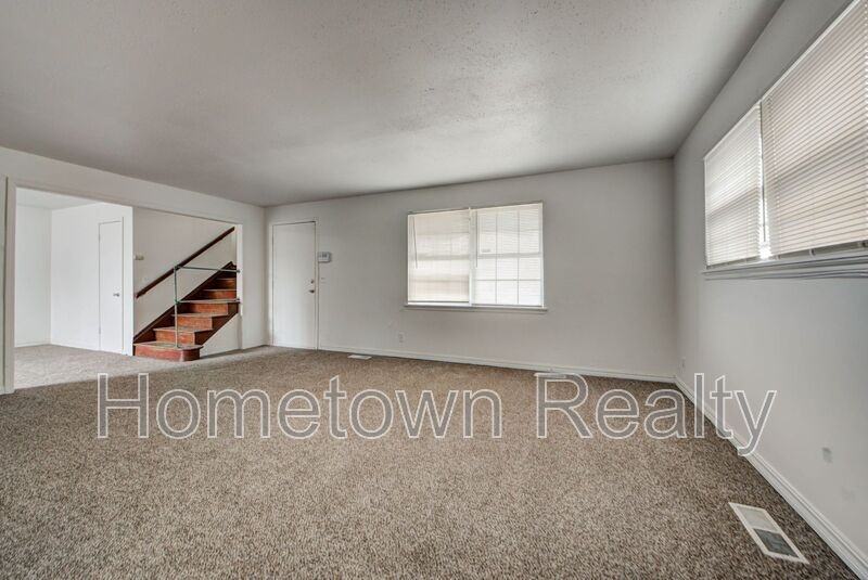 821 Ne 81st St - Photo 5 of 32