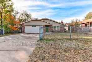 featured image of 605 W Clarke St