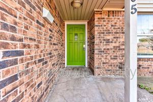 featured image of 605 W Clarke St
