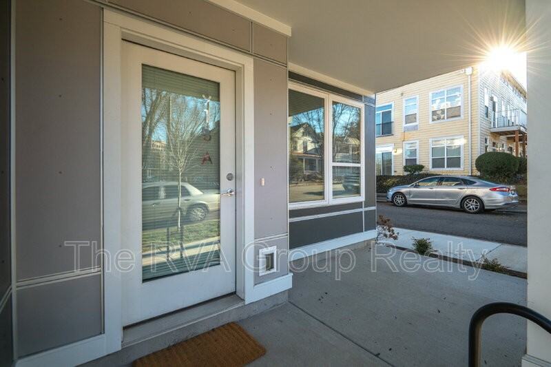 918 Porter St #A - Photo 4 of 40