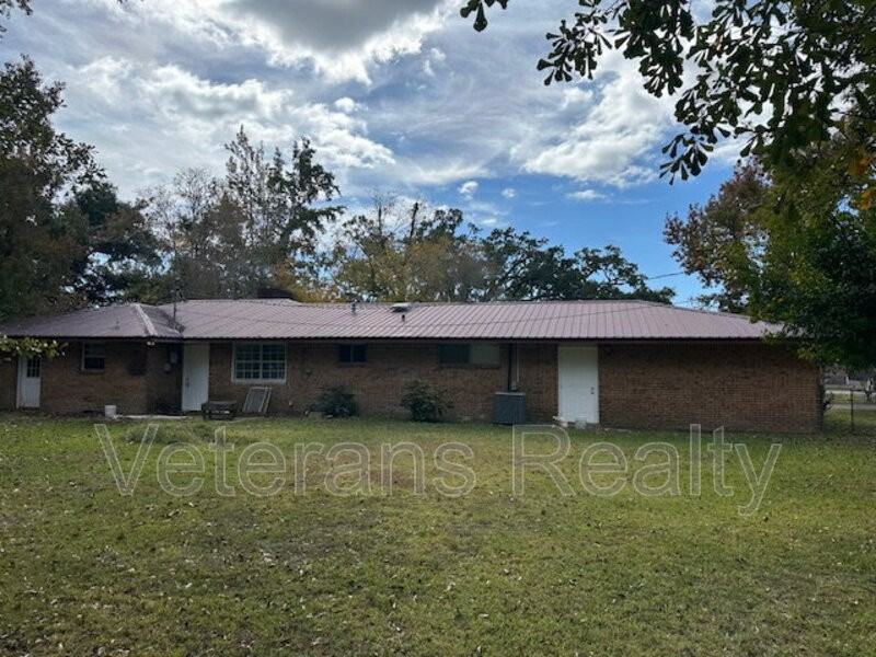 19136 Pineville Rd - Photo 2 of 3