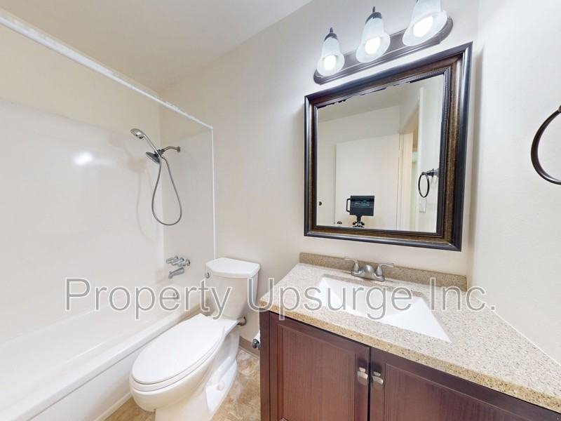 1356 Hobart Dr - Photo 4 of 13