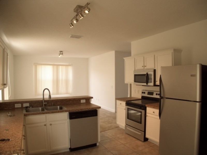 244 Cotswold Cir - Photo 3 of 10