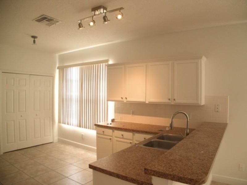 244 Cotswold Cir - Photo 4 of 10