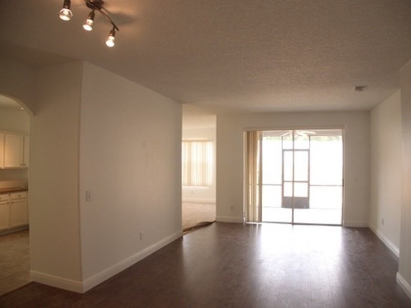 244 Cotswold Cir - Photo 6 of 10