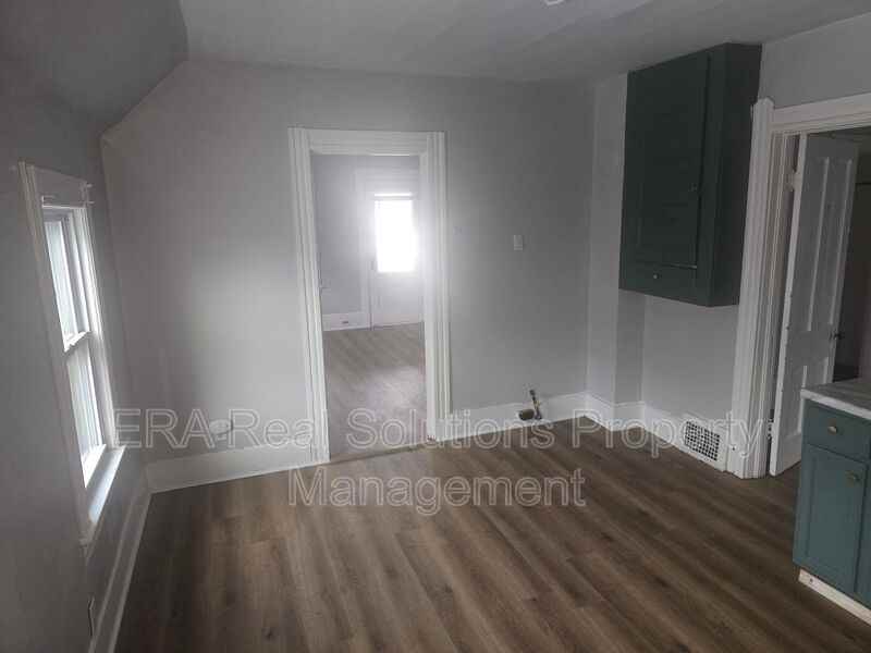 8809 Tompkins Ave Uppr - Photo 4 of 12