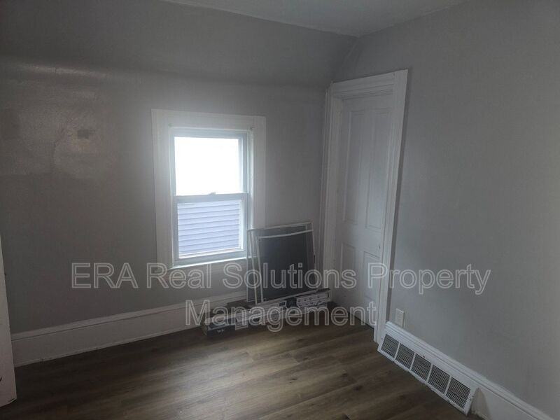 8809 Tompkins Ave Uppr - Photo 5 of 12